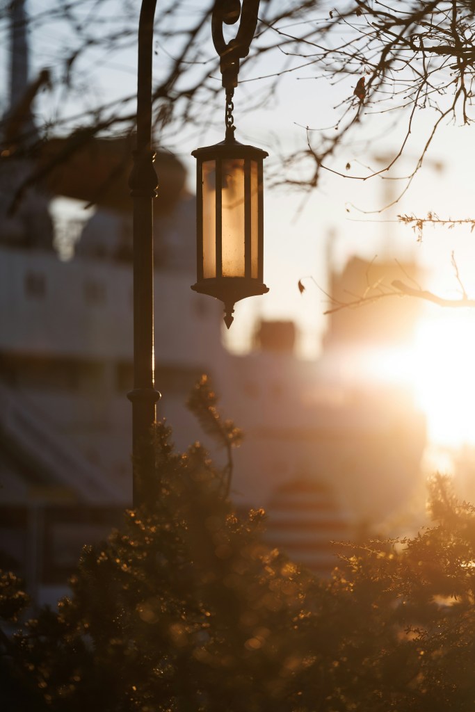 Lanterne et lever de soleil